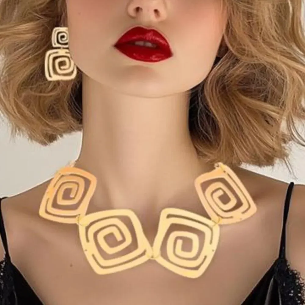 Val Boutique gold geometric